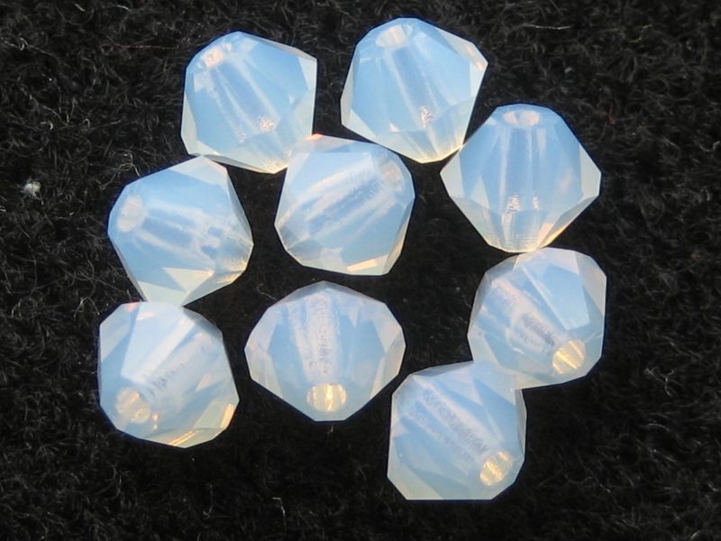 44mm Bicone Glasperlen White Opal Milky weiss 20x