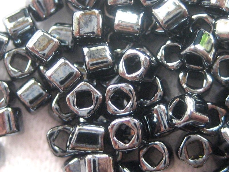 1,5mm 10g TOHO Würfel Metallic Hematite