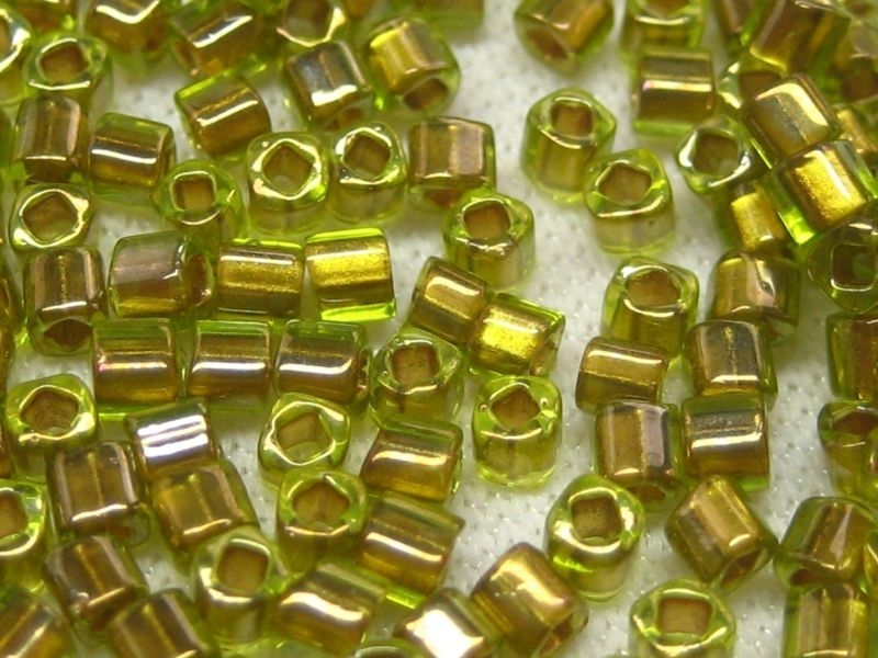 1,5mm 10g TOHO Würfel Gold Lined Peridot