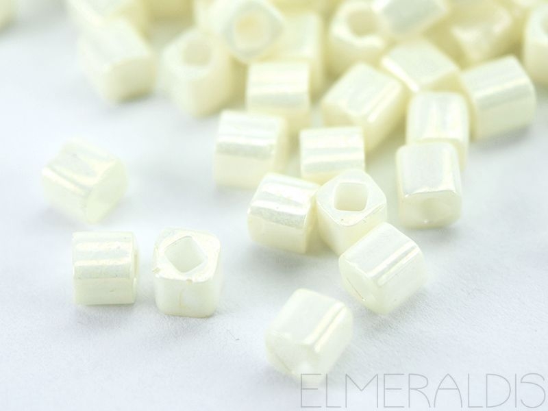 4mm 10g TOHO Würfel Opaque Luster Navajo White